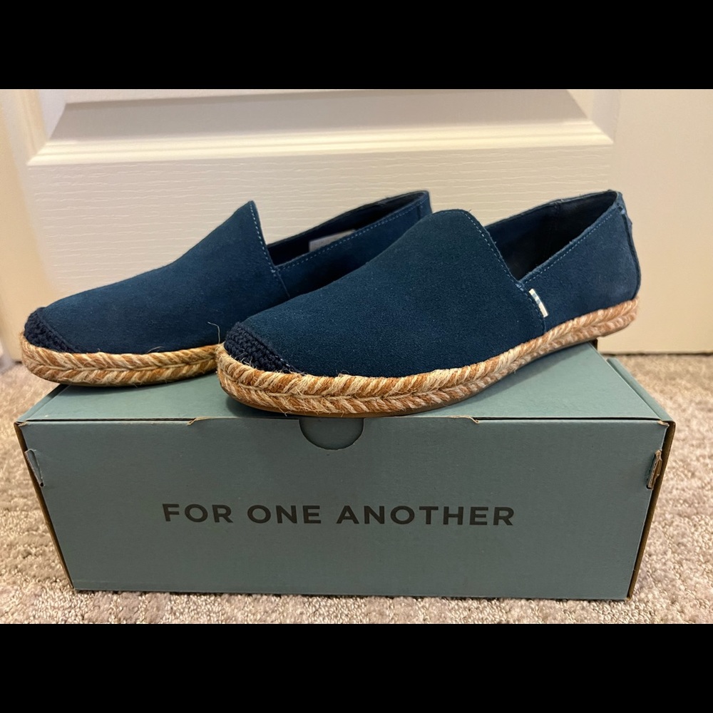 TOMS Pismo Slip-ons
